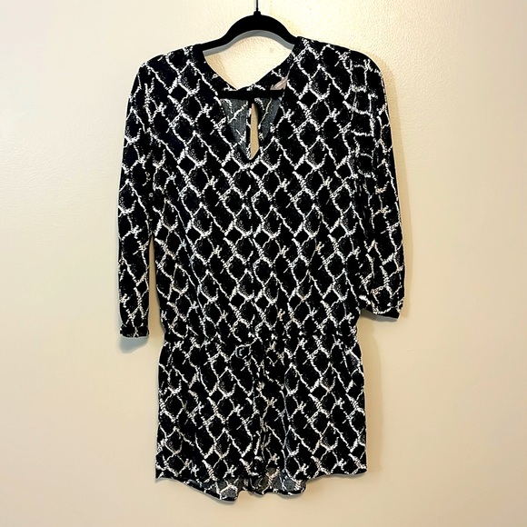 Banana Republic Black and White Patterned Shorts Romper with Pockets Sz 4 - Picture 1 of 8
